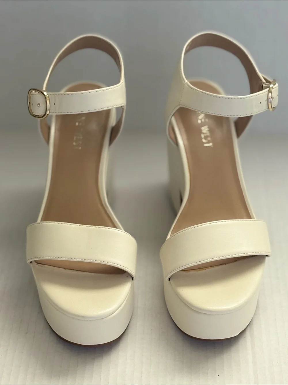 Nine West Cream Platform Sandals with Ankle Strap Chunky 4” Heels Size 8.5